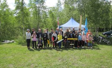 zdjęcie grupowe uczestników i organizatorów zawodów