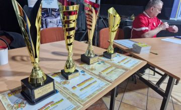 Puchary i dyplomy dla zwycięzcóe turnieju