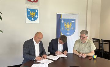Pdpisanie umowy przez Starostę, Dyrektora PZD oraz Wykonawcę