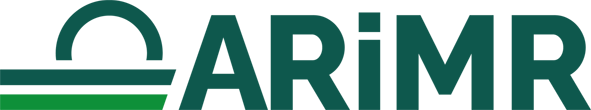 Logo Agencji Restrukturyzacji i Modernizacji Rolnictwa. Zielone litery ARiMR. Z lewej dwie zielone poziome kreski symbolizujące pole a nad nim zielony półokrąg symbolizujący słońce.