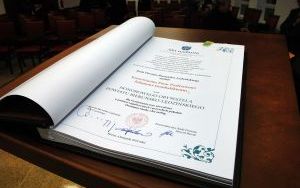 AKT nadania tytułu prof. Julianowi Gembalskiemu