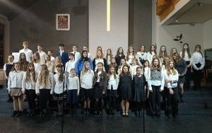 Grupa wokalno-teatralna ze Gminnej Szkoły Podstawowej w Świerczyńcu