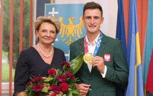 Dawid Tomala z Przewodniczącą Rady Powiatu Anną Kubicą